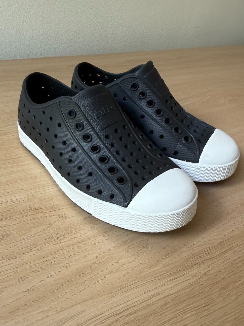 Native Kids Jefferson Shoes / Jiffy Black & Shell White/ Size 10